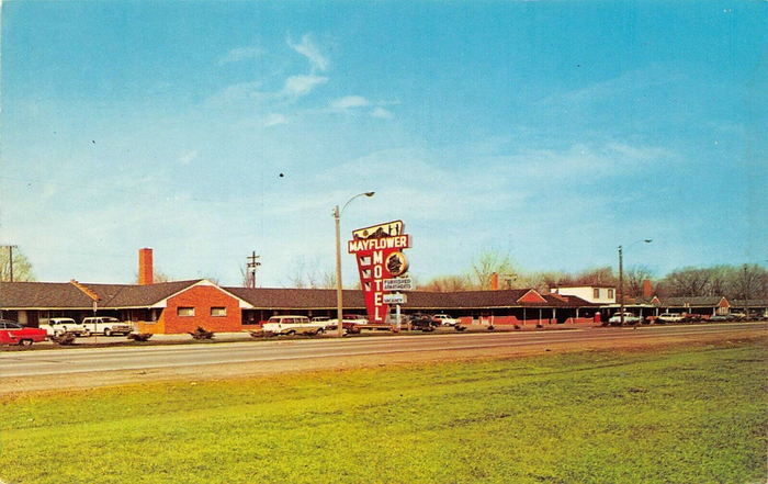 Mayflower Motel - Vintage Postcard